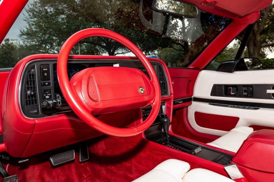 Интерьер Buick Reatta Convertible Select 60 (4EC97) 1990 года  (фото 22 из 49)